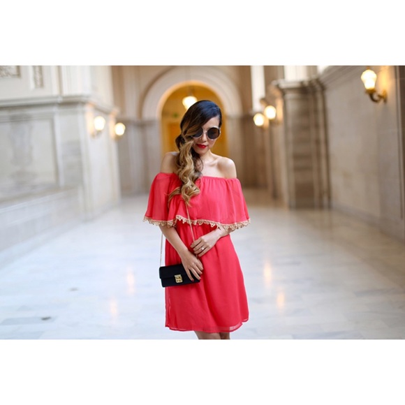 Charming Charlie Handbags - ✨ HP✨CLOVER TURNLOCK CROSSBODY WALLET✨